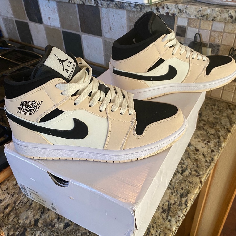 Nike Air Jordan 1 Mid Guava Ice/Black Size 7y